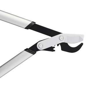 Fiskars PowerGear LX98-L áttételes ágvágó, bypass vágó ezüst nyéllel és fekete pengével.