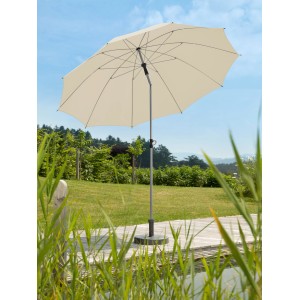 Természetes színű Schneider piaci napernyő (Ø 220 cm) push-up mechanizmussal a kertben.