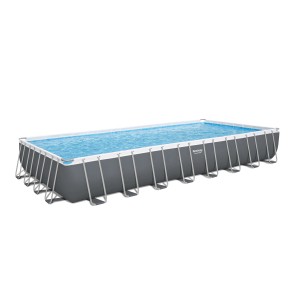 Téglalap alakú Bestway Power Steel vázas medence, 132x488x956 cm, kék vízzel töltve.