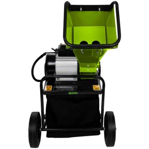 Zipper kerti aprító ZI-HAEK2800-230 zöld-fekete elektromos motorral, garattal, kerekekkel és gyűjtőzsákkal.