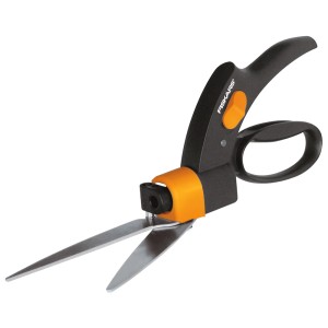 Fiskars GS42 gyepszegélynyíró Servo-Systemmel a pontos gyepszegélyekhez és formázáshoz.
