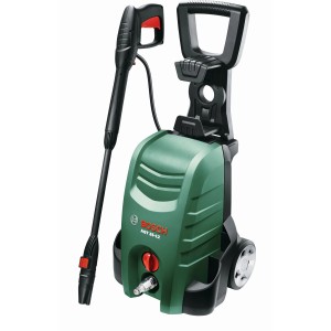 Bosch AQT 35-12+ magasnyomású mosó tartozékokkal és kerekekkel a könnyű tisztításért.