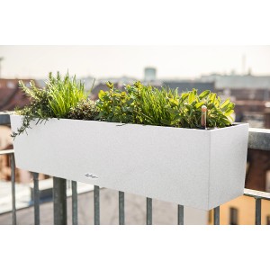 Lechuza Balconera Stone 80, kvarc fehér, beültetett virágláda öntözőrendszerrel erkélyre.