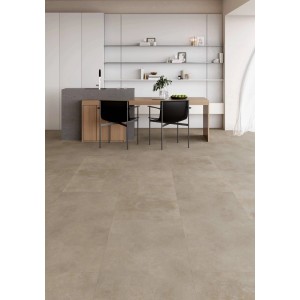 Decoflooring vinil padló XXL Udine beton bézs matt csempe a szobában lerakva.
