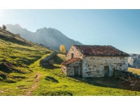 Vlies fotótapéta Picos de Europe Alm 450 cm x 280 cm