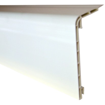 Fehér System 11 fűtőcső takaróelem, 2000 mm hosszú, a fűtőcsövek elegáns elfedéséhez.