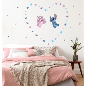 Fali matricák: Komar Deko-Sticker Stitch in Love, szív alakú elrendezés a gyerekszobában.