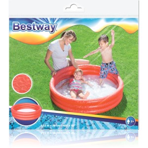 Bestway Classic pancsolómedence, 122 cm, játszó gyerekekkel a kertben.