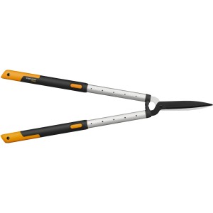 Fiskars SmartFit HS86 teleszkópos sövénynyíró acélpengékkel és állítható fogantyúkkal.