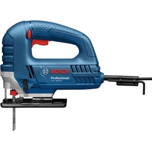 Kék Bosch GST 8000 E szúrófűrész a pontos vágásokhoz.