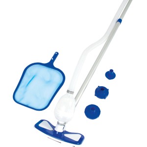 Bestway AquaClean medencetisztító készlet hálóval, kefével, teleszkópos rúddal és tömlővel.
