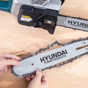 Láncfűrész felszerelt lánccal és pótlánccal a Hyundai Power Products-től.