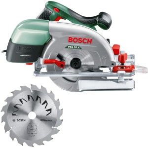 Bosch PKS 55 A kézi körfűrész fűrészlappal, ezüst/zöld színben. Erőteljes és pontos.