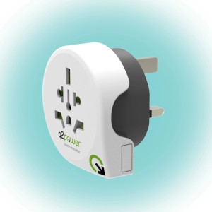 Univerzális utazó adapter különböző dugótípusokhoz a hálózattechnika területén.