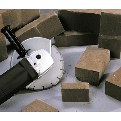 LUX Comfort 125 mm-es gyémánt vágókorong sarokcsiszolón kövekkel.