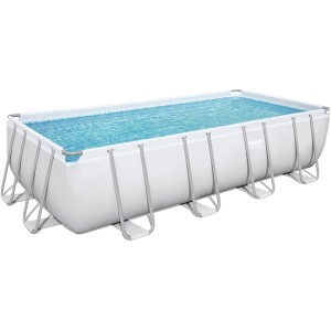 Téglalap alakú Bestway acélvázas medence 5.49m x 2.74m x 1.22m kék vízzel.