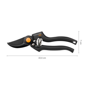 Fekete Fiskars Bypass Pro P90 metszőolló, 23 cm hosszú, precíz vágásokhoz a kertben.