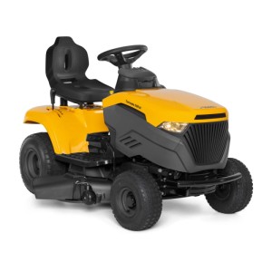 Sárga Stiga Tornado 398 M fűnyíró traktor oldalsó kidobással. Kompakt fűnyíró traktor közepes kertekhez.