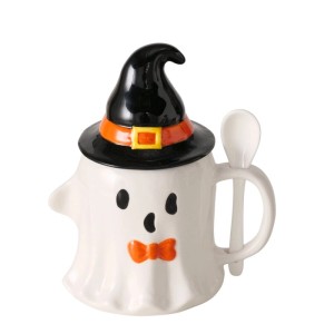 Fehér Ghostie kerámia jumbó bögre fekete boszorkánykalap fedővel, narancssárga masnival és kanállal.