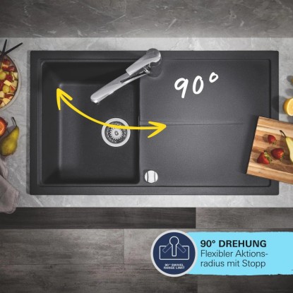 Grohe Start fekete mosogató csaptelep: egykaros, 90°-os elforgatási tartománnyal a mosogatón.