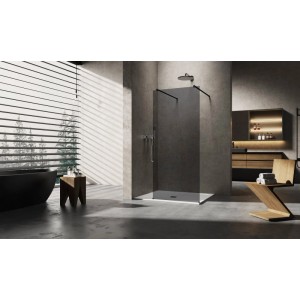 Modern szürke walk-in zuhanykabin üvegfallal és fekete kerettel a fürdőszobában.