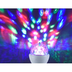LED diszkó izzó forgó RGB színekkel a parti hangulathoz.