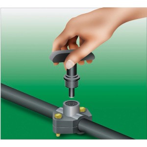 Gardena vágószerszám csapcsatlakozóhoz használatban, Micro-Drip-System tartozék.