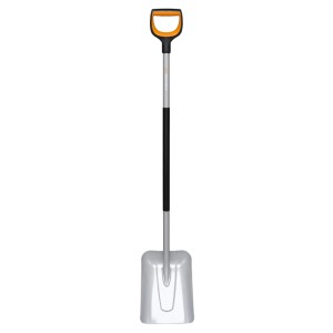 Fiskars Xact lapát föld, homok és hó emeléséhez. D-markolattal az optimális fogásért.