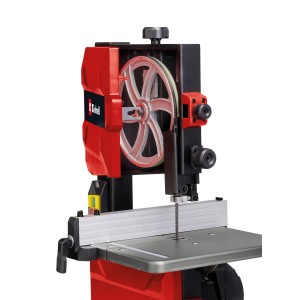 Einhell TC-SB 200/1 szalagfűrész: Piros és fekete szalagfűrész asztallal és párhuzamos ütközővel.