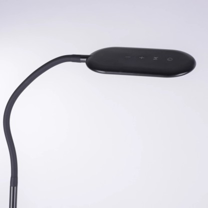 Közelkép: Fekete Just Light Kelly LED állólámpa érintődimmerrel.