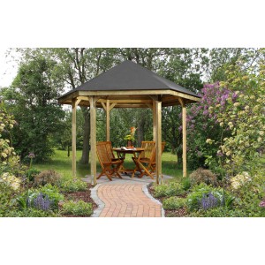 Weka 656 pavilon fából, 326x376 cm, asztallal és székekkel a kertben.
