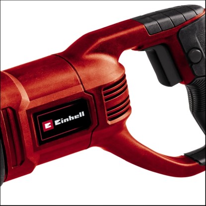 A piros Einhell TC-AP 690 E univerzális fűrész közeli képe. Szúrófűrész/szablyafűrész puha markolattal.