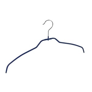 Kék fém ruhafogas ezüst akasztóval textil tároláshoz.