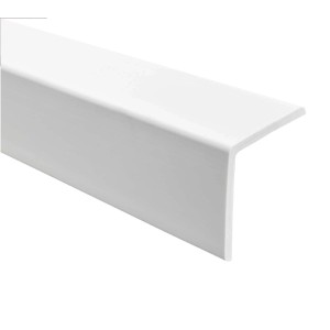Fehér Döllken műanyag szögprofil, 15x15 mm, fal- és padlólezáráshoz.