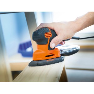 LUX csiszolóegér K240-es csiszolólappal fa csiszolásakor.