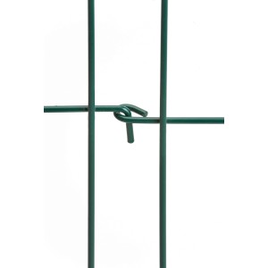 Közelkép egy zöld, egymásba akasztható (110 cm) növényrács részletéről.