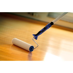LUX Felt-Roller 15 cm puha markolattal, lakkot visz fel a fapadlóra.