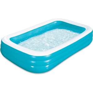 Téglalap alakú, kék-fehér Summer Waves családi medence, vízzel feltöltve.