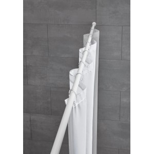 Fehér Kleine Wolke rugós rúd (75-125 cm) zuhanyfüggöny karikákkal, szürke fal előtt.