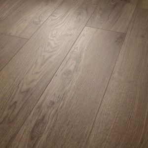 Egger NatureSense Aqua laminált padló, 10 mm, barna. Vízálló laminált padló fa hatású.