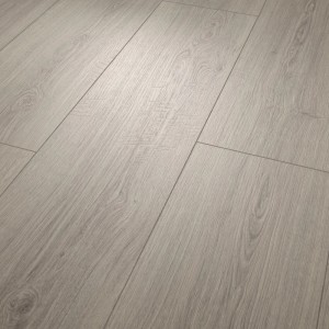 Egger NatureSense Aqua laminált padló, 8 mm, vízálló, szürke fa hatású.