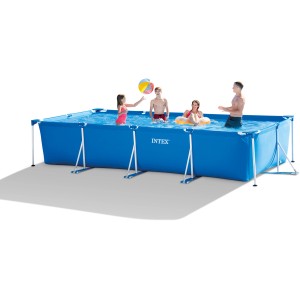 Kék Intex Frame Pool Family acélvázzal, 450x220x84 cm, játszó emberekkel.