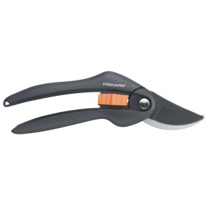 Fiskars SingleStep P26 bypass metszőolló, 20 cm, friss ágak precíz vágásához.