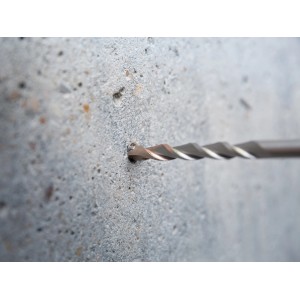 LUX HM-Hammer fúró SDS Plus lyukat fúr a betonba. 12 mm átmérőjű betonfúró.