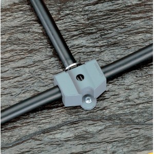 Gardena 13 mm-es csőbilincs Micro-Drip-System csövek rögzítéséhez szilárd talajon.