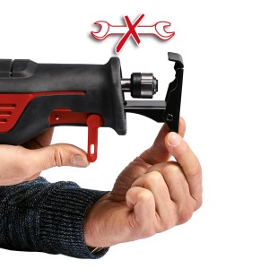 Einhell TE-AP 750 E univerzális fűrész: A szerszám nélküli fűrészlapcsere látható.