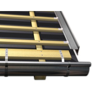 Alumínium színű szegélylemez vízorral (250x2000mm) a tetőre szerelve.