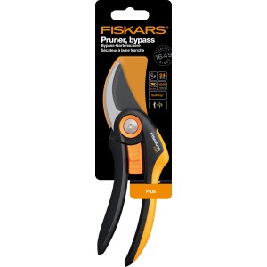Fiskars Bypass Pruner Plus P521, kerti olló fekete nyéllel és narancssárga pengével.