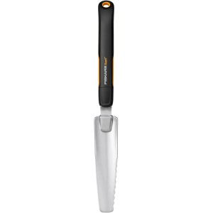 Fiskars Xact gyomkiszedő puha markolattal, talajműveléshez a kertben.