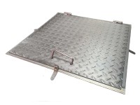 Aknafedlap horganyzott lakatolható 60 cm x 60 cm